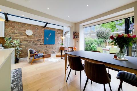10 Wyatt Park Road, London, SW2 3TP