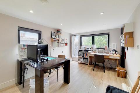 10 Wyatt Park Road, London, SW2 3TP