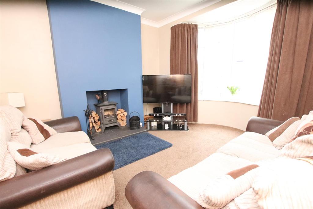 Bolton Drive, Bradford 3 bed semidetached house £225,000