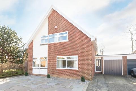 3 bedroom detached house for sale - St. Peters Court, Broadstairs