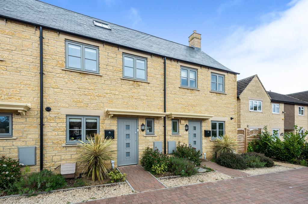 Burford Road, Lechlade, Gloucestershire, GL7 3 bed terraced house for