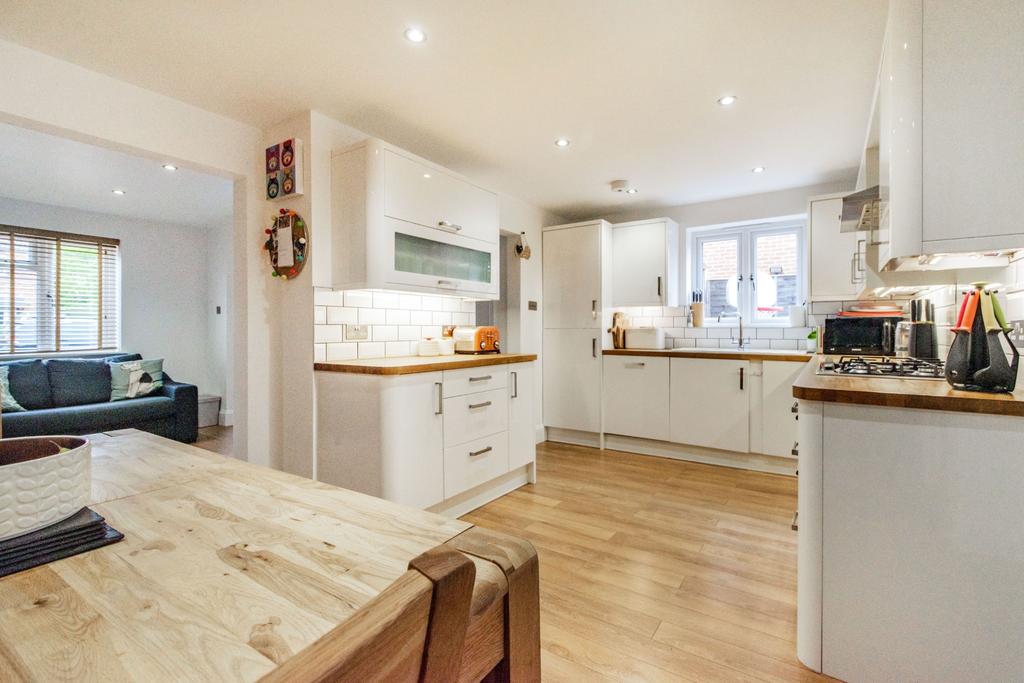 Sandycroft Road, Little Chalfont 3 bed end of terrace house £525,000