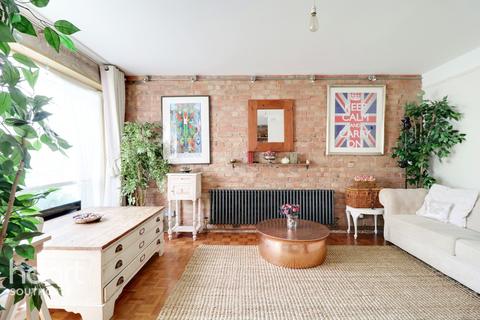 7 Lucerne Close, London, N13 4QJ