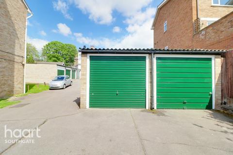 7 Lucerne Close, London, N13 4QJ