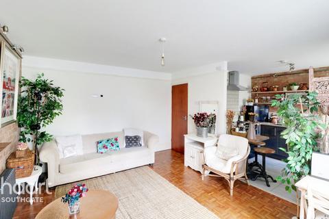 7 Lucerne Close, London, N13 4QJ