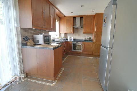 14 Manor Farm Close, Adwick Le Street, Doncaster, DN6 7AE