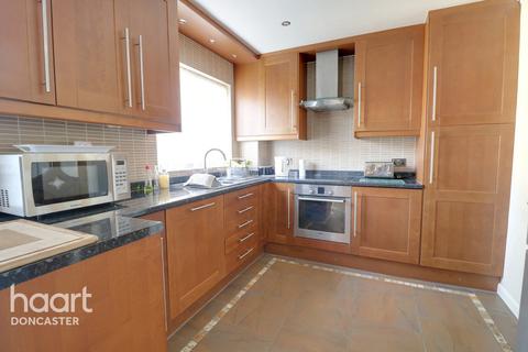 14 Manor Farm Close, Adwick Le Street, Doncaster, DN6 7AE