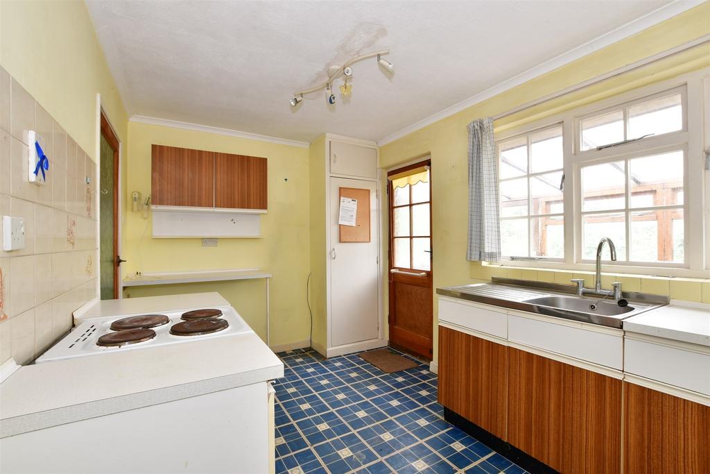 Ampthill Road, Ryde, Isle of Wight 2 bed detached bungalow £320,000