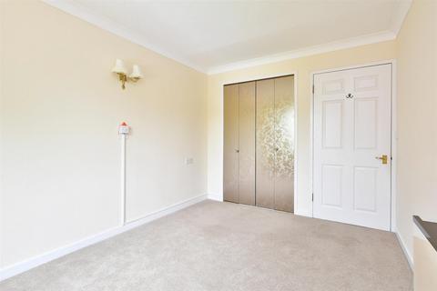 1 bedroom ground floor flat for sale - Heath Road, Haywards Heath, West Sussex