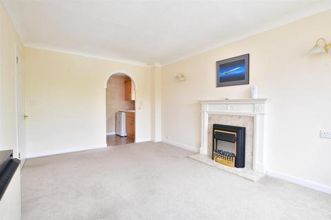 1 bedroom ground floor flat for sale - Heath Road, Haywards Heath, West Sussex