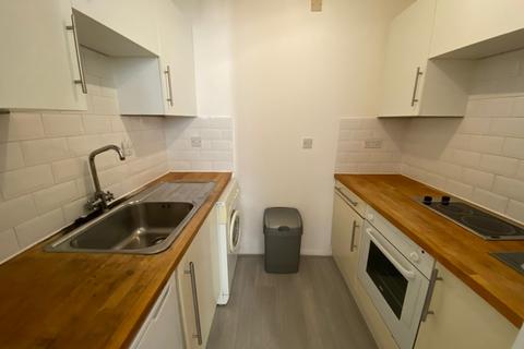 Studio to rent, Miller Street, Canada Court, Merchant City, Glasgow, G1