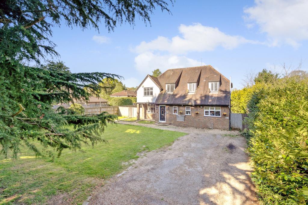 Heathfield Drive, Redhill, RH1 4 bed detached house £950,000