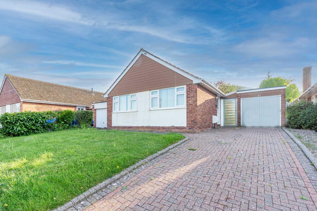 Meadow Road, Malvern Link 3 bed detached bungalow £325,000