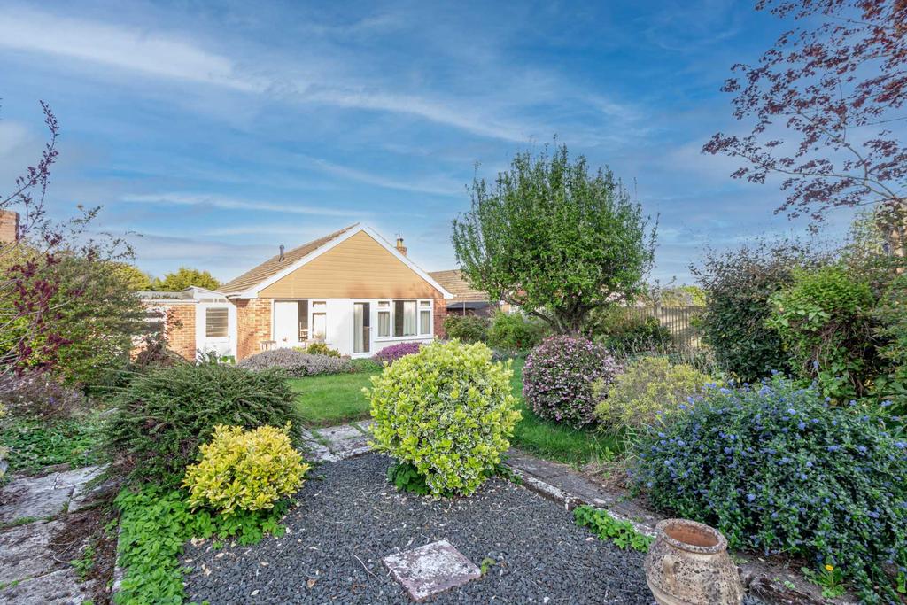 Meadow Road, Malvern Link 3 bed detached bungalow £325,000