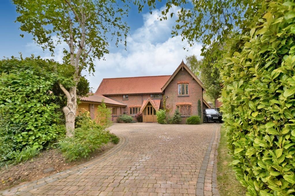 Paget Adams Drive, Dereham 3 bed detached house £675,000
