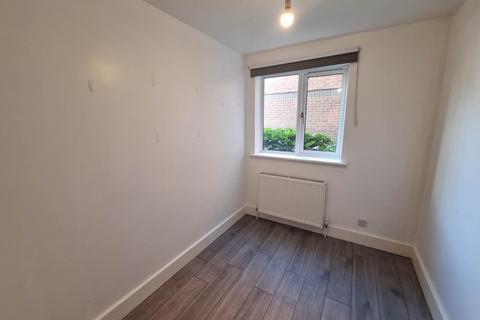 2 bedroom flat to rent, Hadley Road, New Barnet