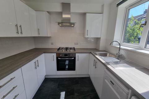 2 bedroom flat to rent, Hadley Road, New Barnet