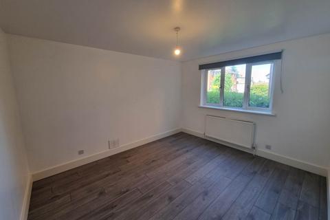 2 bedroom flat to rent, Hadley Road, New Barnet