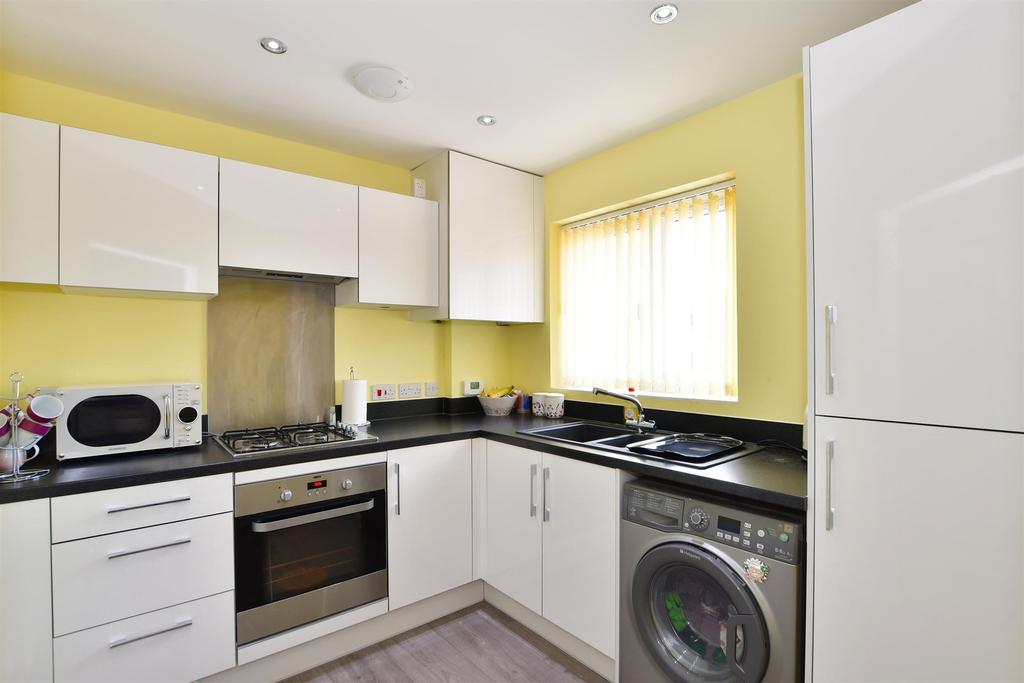 Thompson Grove, Littlehampton, West Sussex 2 bed coach house £265,000