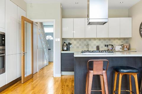 90 Bronson Road, London, SW20 8DY
