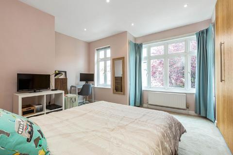 90 Bronson Road, London, SW20 8DY