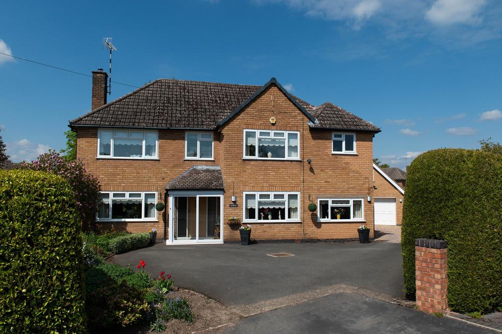 Trevelyan Close, Claverdon, Warwick... 5 bed village house £895,000