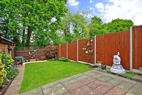 2 bedroom end of terrace house for sale - The Glades, East Grinstead, West Sussex