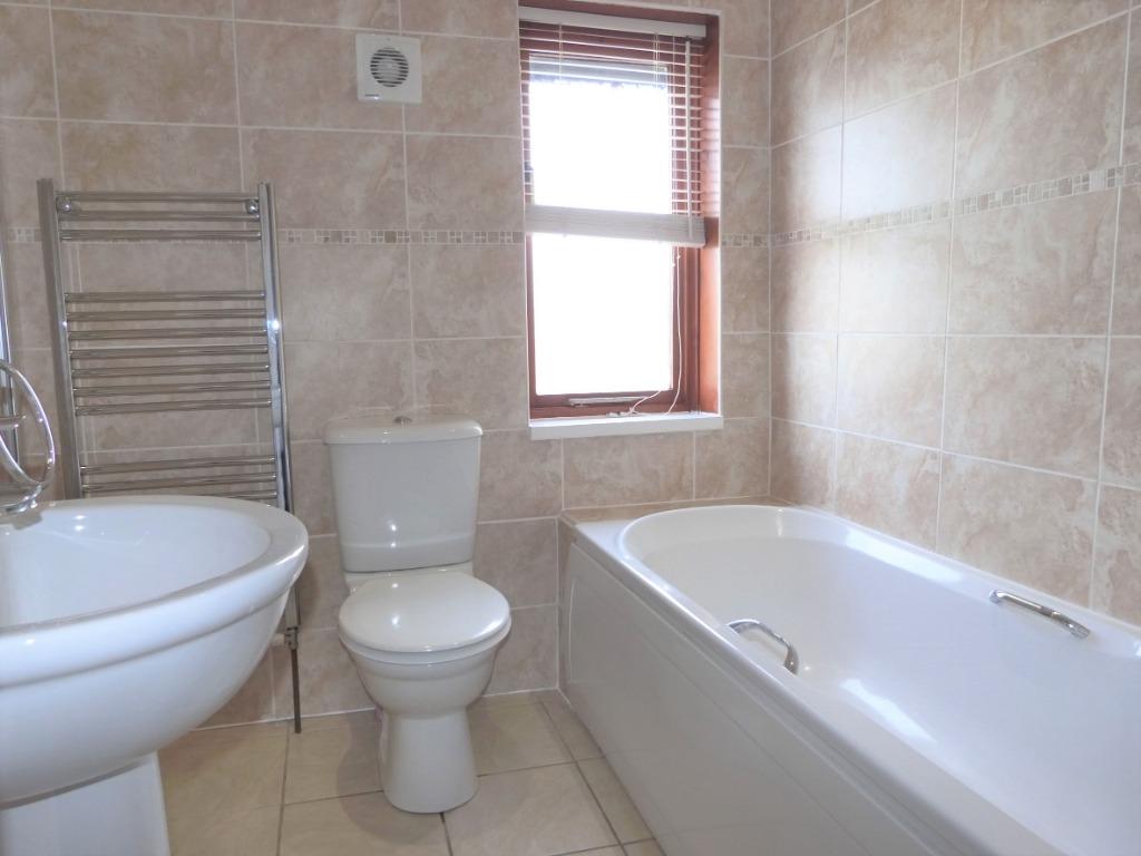 Lund Lane, Killinghall, HG3 3 bed semidetached house £1,195 pcm (£