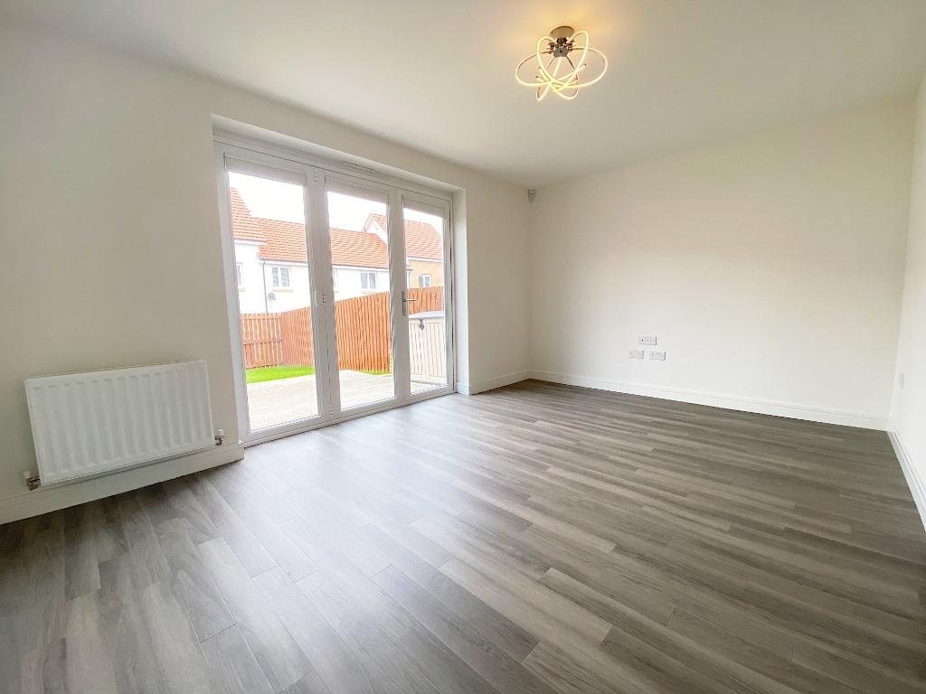 Shott Drive, High Blantyre, G72 3 bed semidetached house to rent £
