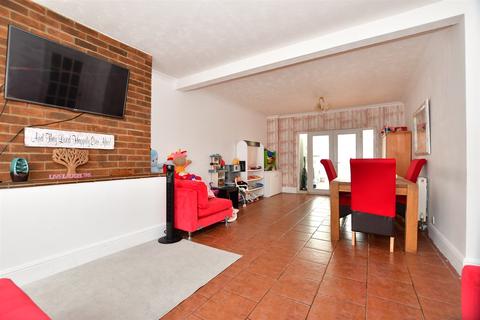3 Downs Road, Folkestone, CT19 5PJ