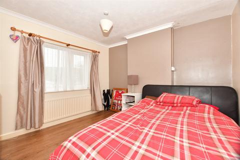 3 Downs Road, Folkestone, CT19 5PJ