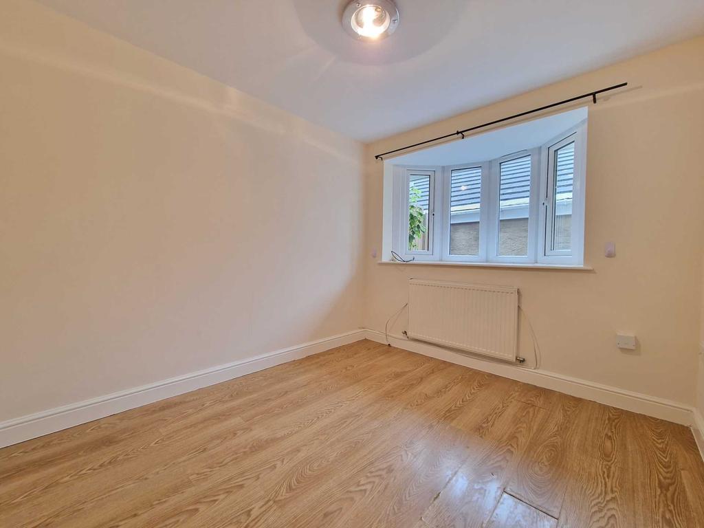 Preston Old Road, Blackpool 2 bed end of terrace house £542 pcm (£125 pw)