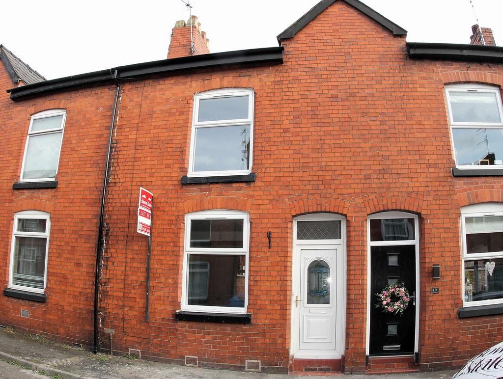 Hooker Street, Castle, Northwich, CW8 2 bed terraced house £650 pcm