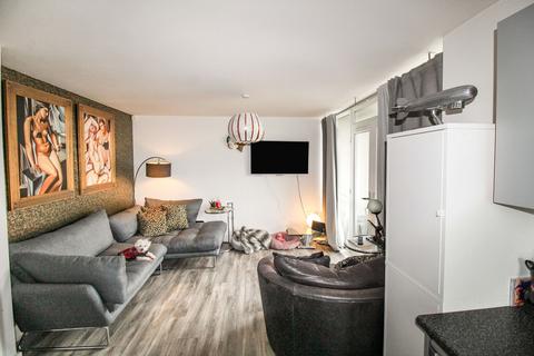 2 bedroom flat for sale - North West Side, Gateshead, Tyne & Wear, NE8 2BG