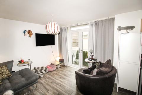 2 bedroom flat for sale, North West Side, Gateshead, Tyne & Wear, NE8 2BG