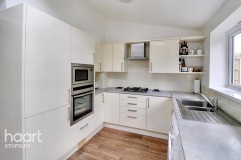 28 Wandon Close, Luton, LU2 8DX
