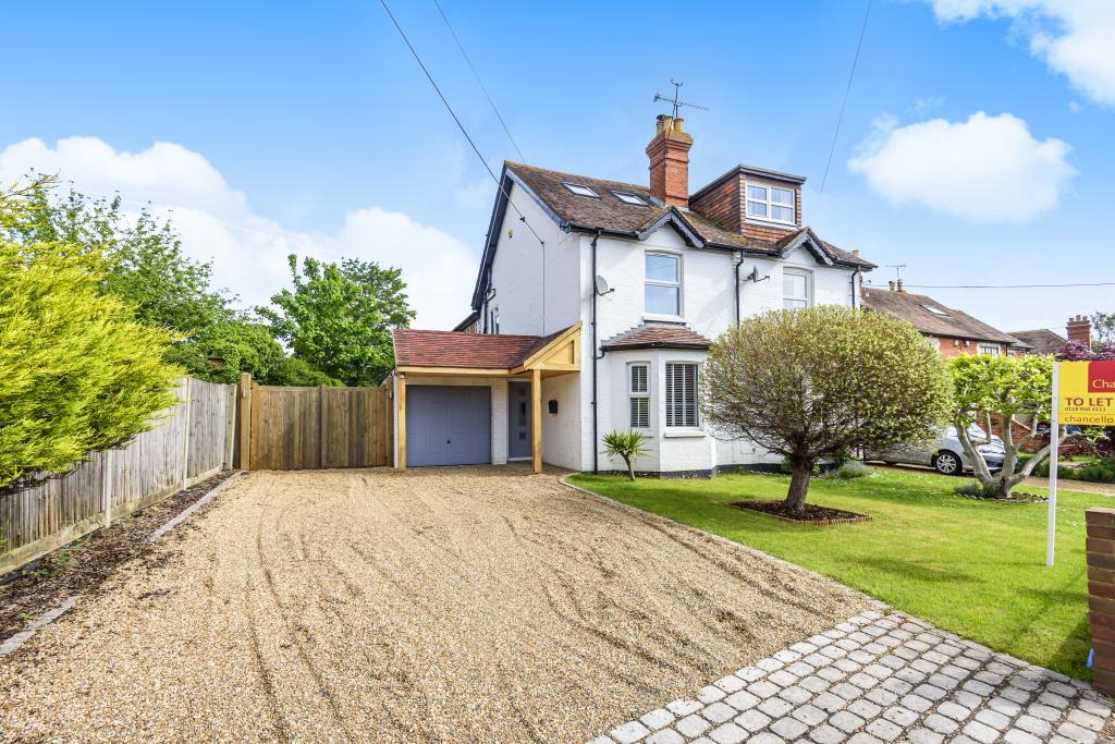 Hyde End Road, Spencers Wood, RG7 4 bed semidetached house £2,250