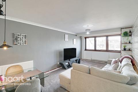 2 bedroom flat for sale, Woburn Court, South Woodford