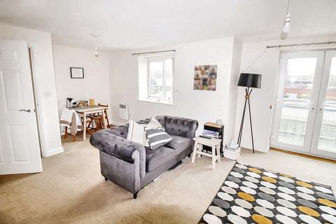 2 bedroom flat for sale, Knightsbridge Court, Gosforth, Newcastle upon Tyne, Tyne and Wear, NE3 2JW