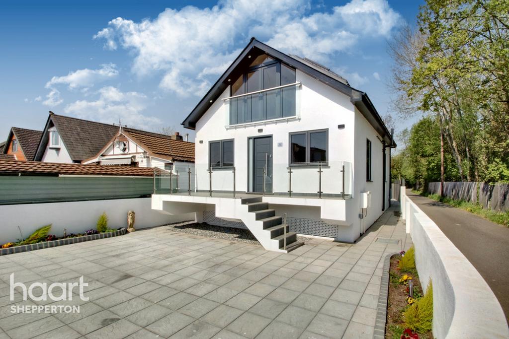 Felix Lane, Shepperton 3 bed chalet £750,000