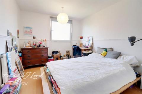 2 bedroom flat to rent, Emmott Close, Mile End, E1