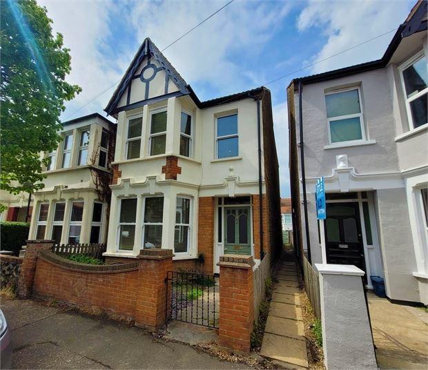 Leighton Avenue, Leigh on sea, Leigh on sea, 4 bed end of terrace house