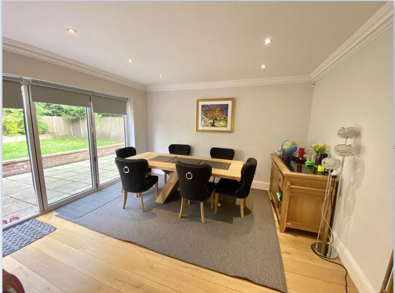 White Rose Lane, Woking, GU22 5 bed detached house £4,250 pcm (£981 pw)