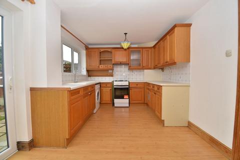 3 bedroom terraced house to rent, Liphook Close, Hornchurch