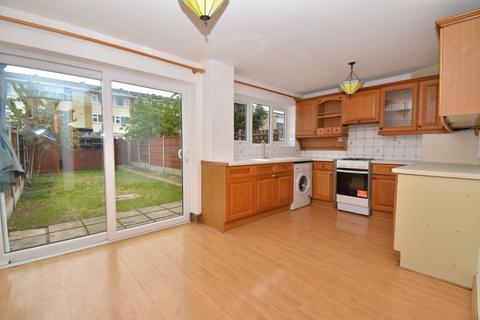 3 bedroom terraced house to rent, Liphook Close, Hornchurch