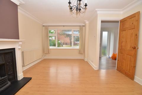 3 bedroom terraced house to rent, Liphook Close, Hornchurch