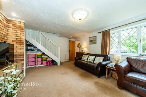 9 Caddy Close, Egham, TW20 9JL