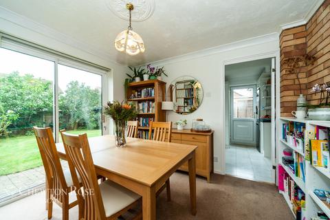 9 Caddy Close, Egham, TW20 9JL
