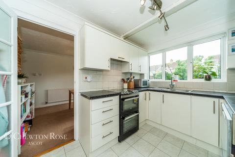 9 Caddy Close, Egham, TW20 9JL