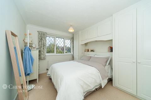9 Caddy Close, Egham, TW20 9JL